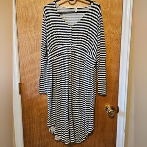 Kate Quinn Black and White Striped Long Sleeve Dress